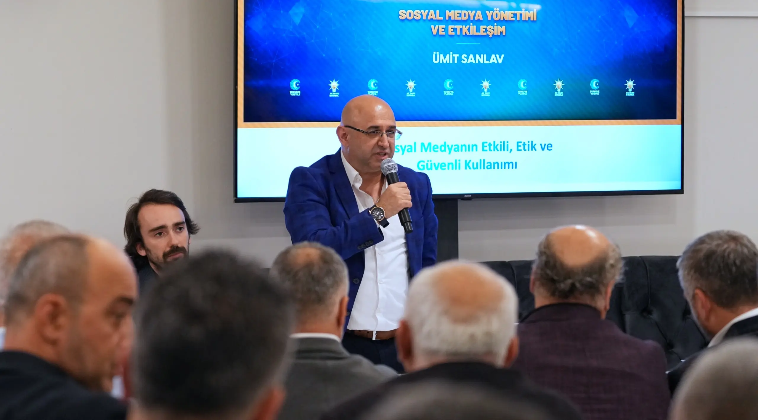 İlçe teşkilatlarımıza interaktif sosyal medya eğitimi