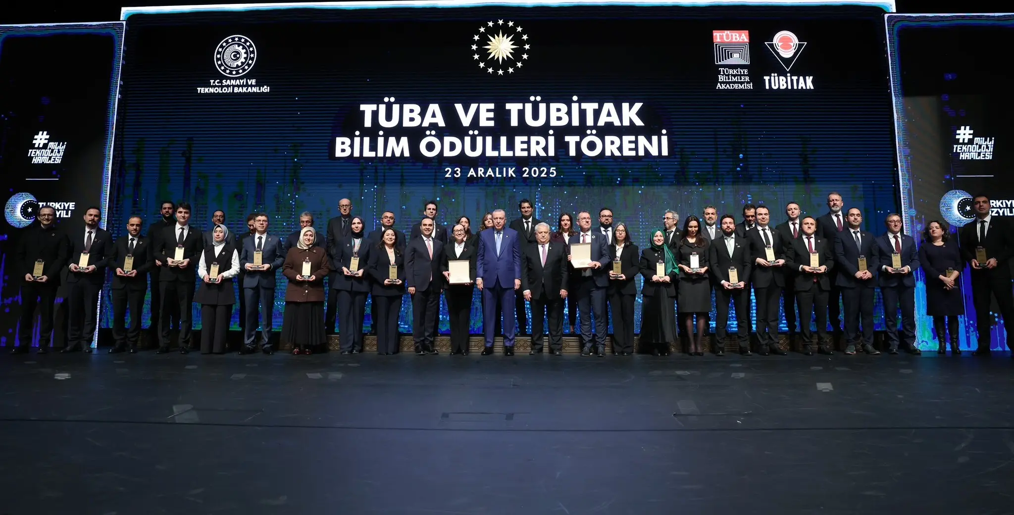 “Üreten ve ülkemize katkı vermek isteyen tüm gençlerimizin yanında oluyoruz”