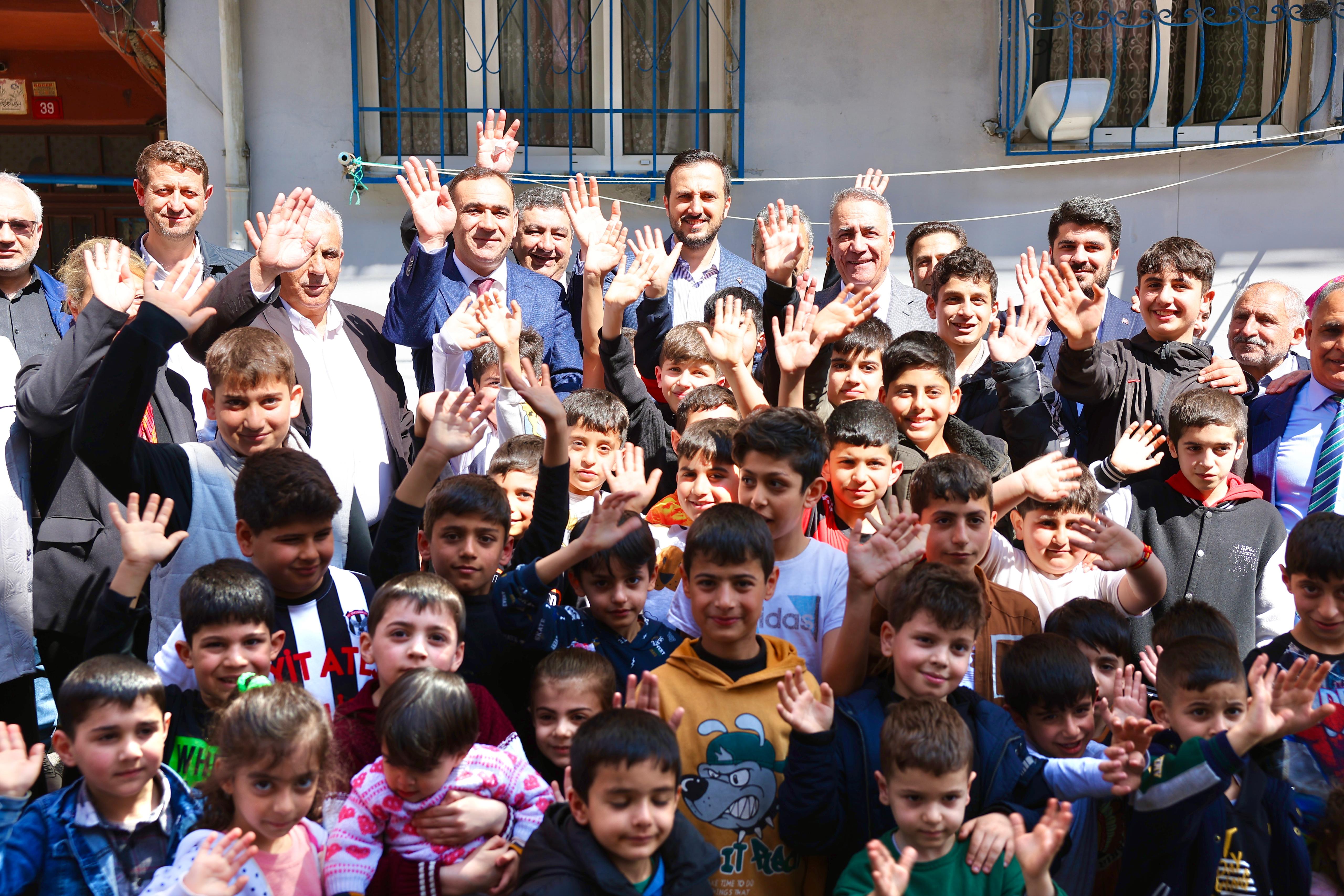 AK Parti İstanbul’dan 2 Milyon Üyeye Kapı Kapı Ziyaret