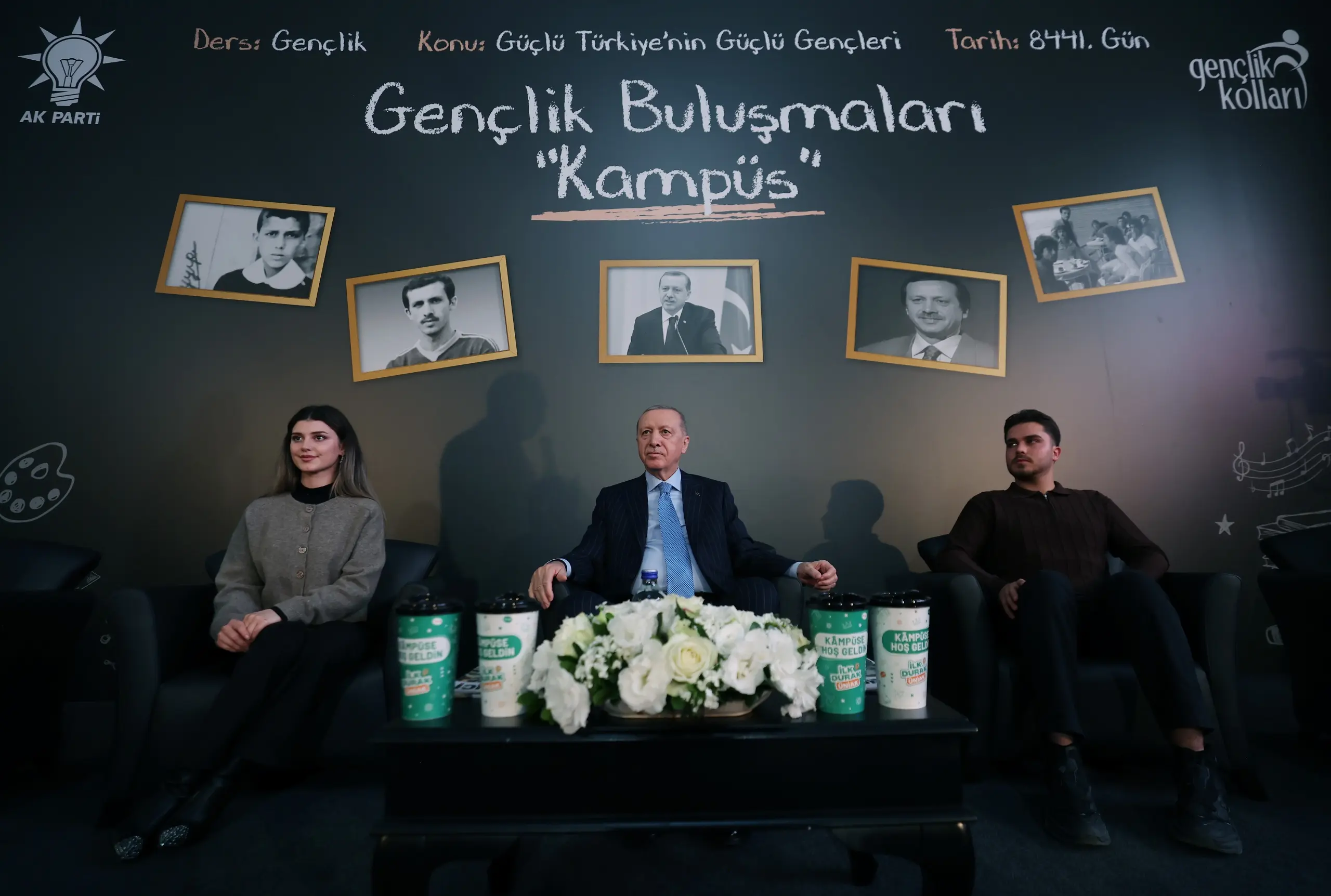 "23 yıllık iktidarlarımız boyunca hep gençlerle omuz omuza yürüdük"